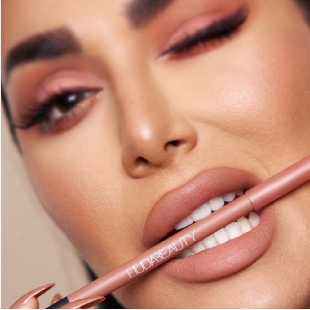 Huda Beauty Automatic Lip Pencil Lip Contour 2.0 in Honey Beige NIB